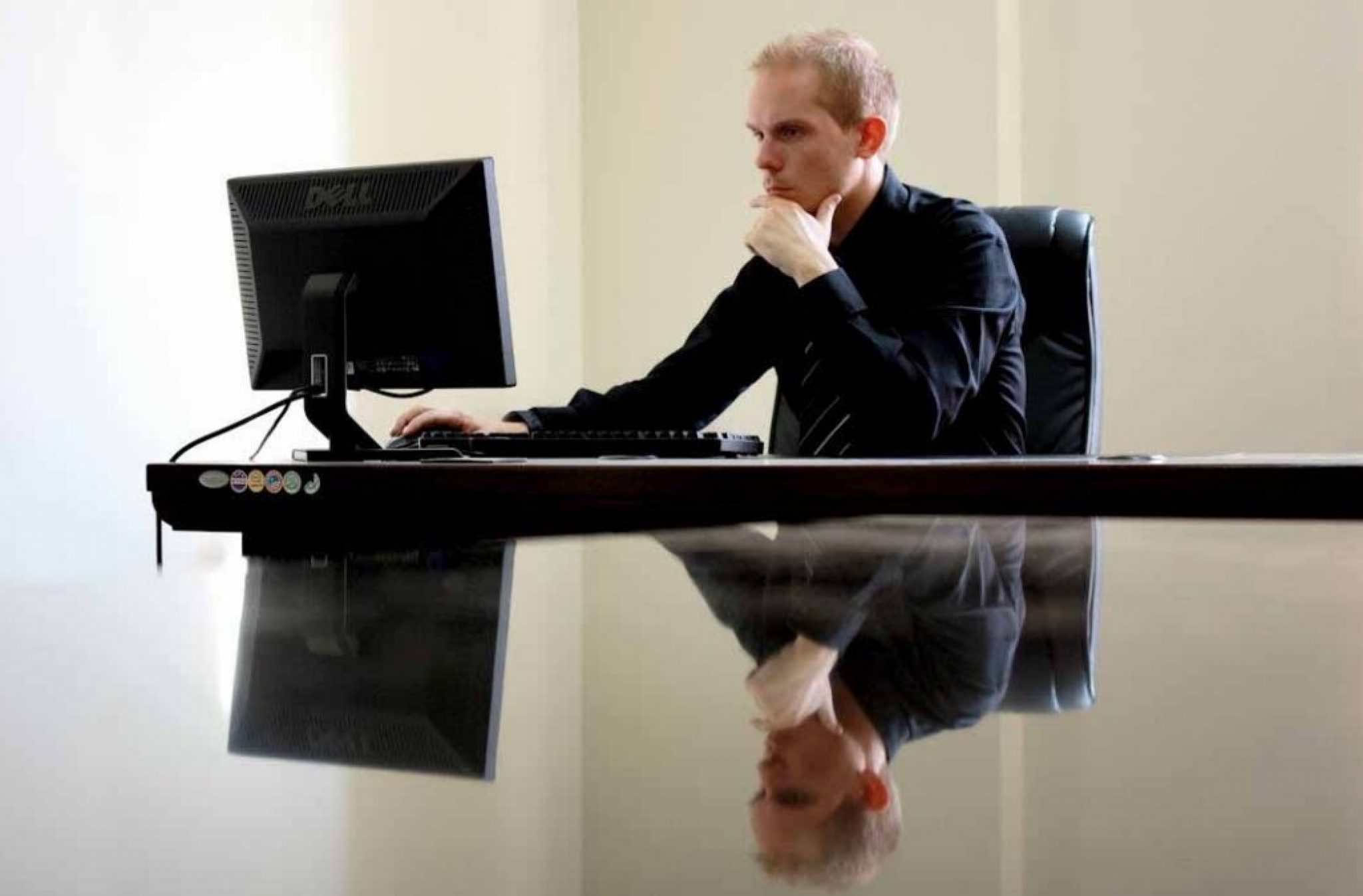Chartered-accountant-reviewing-financial-records-and-preparing-GST-returns-at-a-computer-in-a-professional-office-setting-new-blog-image-1-1080x675